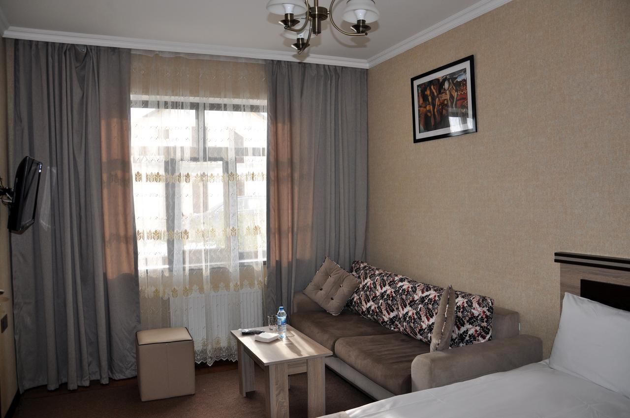 Xutorok Hotel & Restaurant Chilegir Zewnętrze zdjęcie